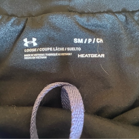 Women’s under armour shorts - Picture 3 of 3